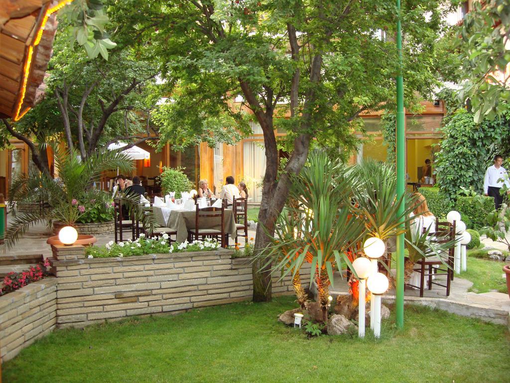 Bozukova House Hotell Sliven Exteriör bild