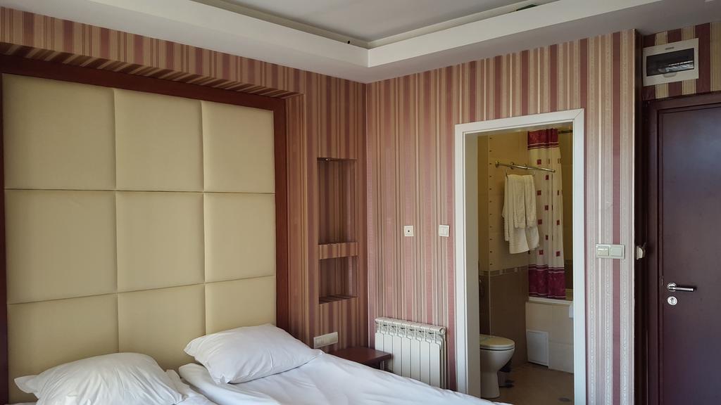 Bozukova House Hotell Sliven Rum bild